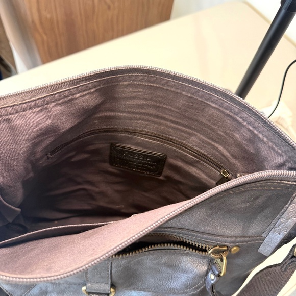 Fossil Silver Leather Crossbody - Picture 4 of 8